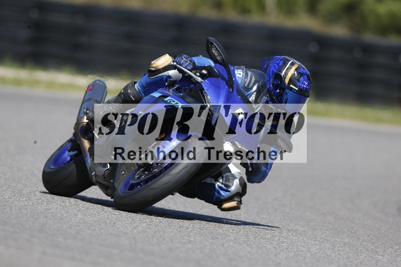 Archiv-2025/48 25.08.2025 Cornu Master School ADR/blau-bleu/0-4